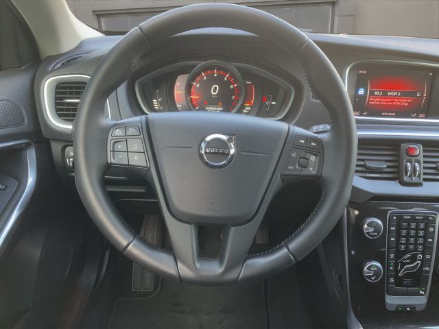 Volvo  T2 2.0 Kinetic NAVI SITZH LED KAMERA LM16