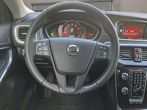 Volvo  T2 2.0 Kinetic NAVI SITZH LED KAMERA LM16